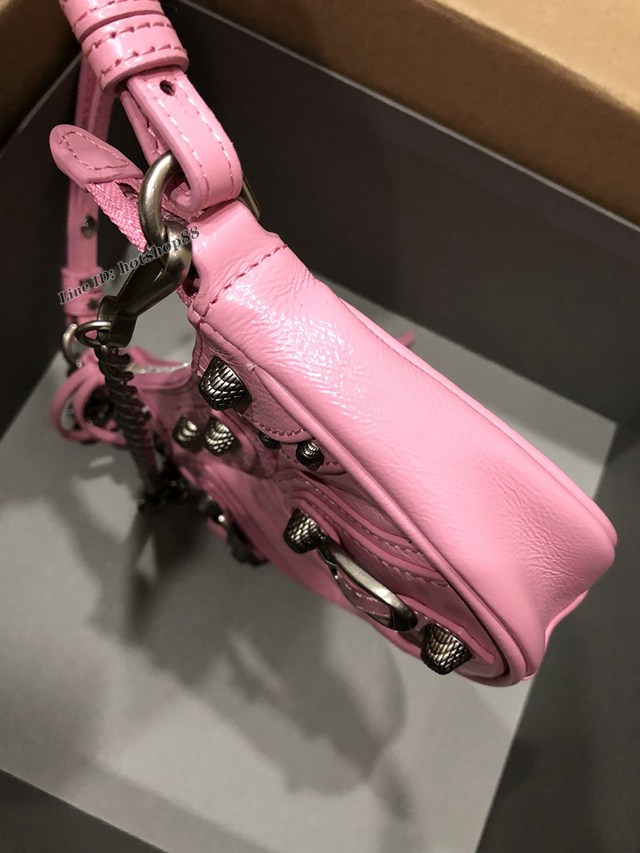 Balenciaga專櫃爆款機車包系列迷你爆裂紋粉紅色銀扣肩背女包 巴黎世家Le Cagole半月牙腋下包餃子包 fyj1943